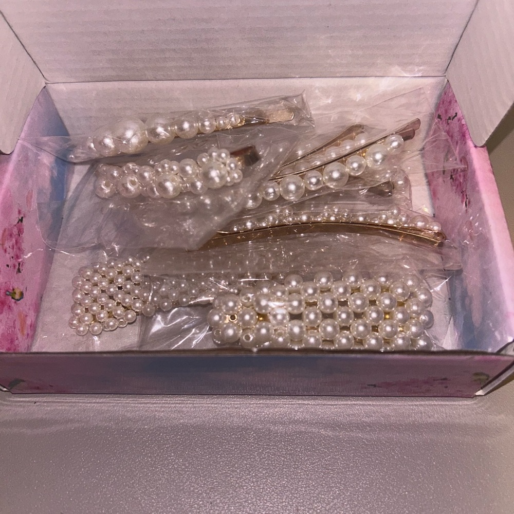 Women’s Elegant Hair Clips *NWT*